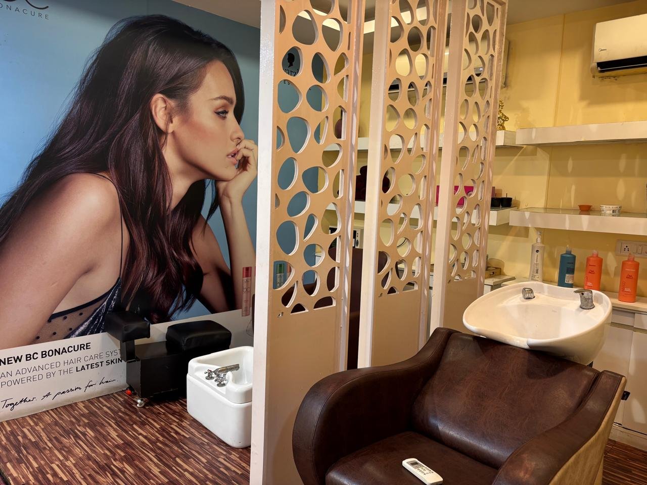 The shampoo and wash area at GLAM salon